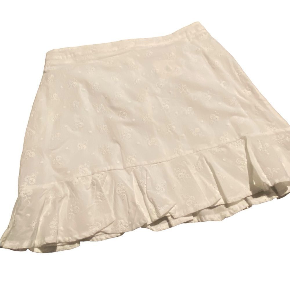 Gianni Bino skze x-large lined white eyelet skirt see pics zips up back